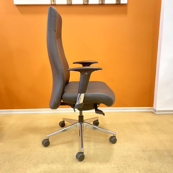 XL 5910A - Image 2