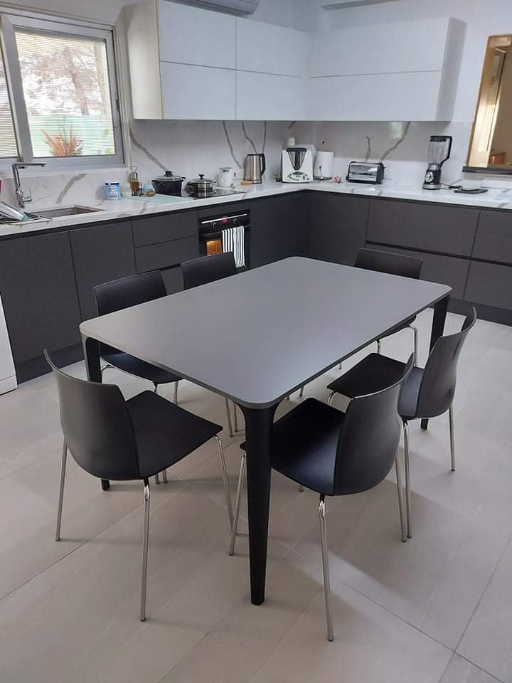 NENE TABLE AND KANVAS CHAIRS