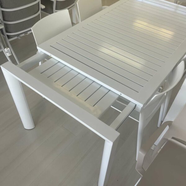 Cannes extendable table
