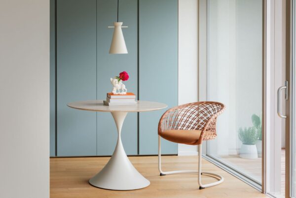 Leo Table